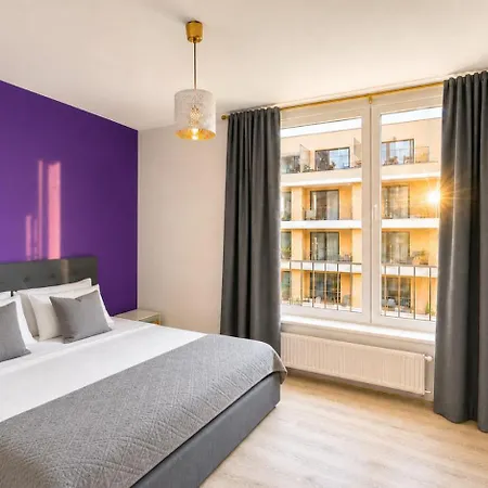 Modern 2bd With Balcony, Fast Wi-fi & Garage Pressburg