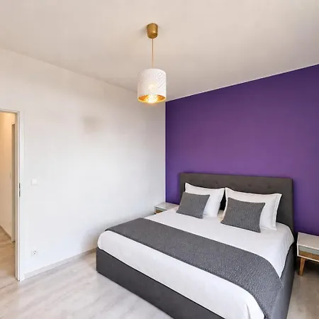 Modern 2bd With Balcony, Fast Wi-fi & Garage Pressburg