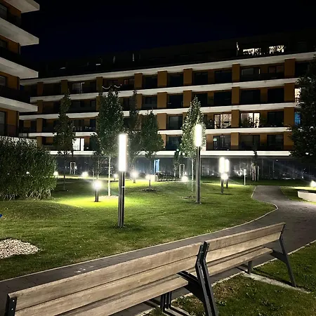 Modern 2bd With Balcony, Fast Wi-fi & Garage Apartment Pressburg